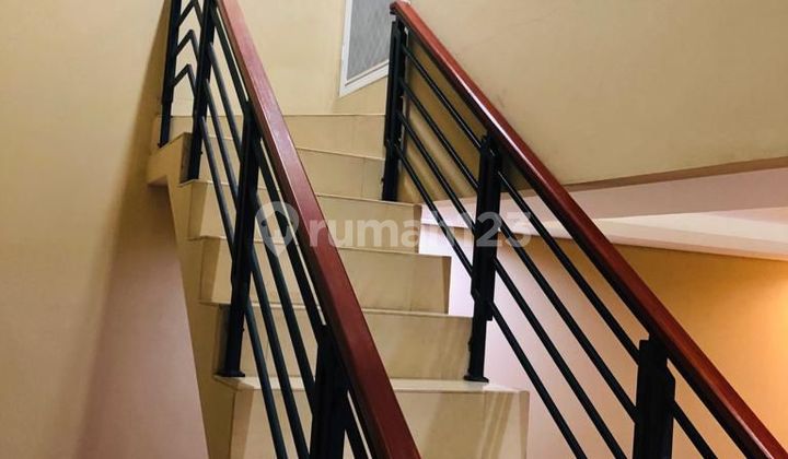 Rumah disewakan di Kemang 2