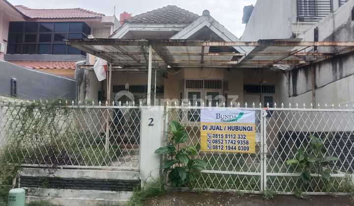 For quick sale, a freehold house within an elite residential complex in Cinere.