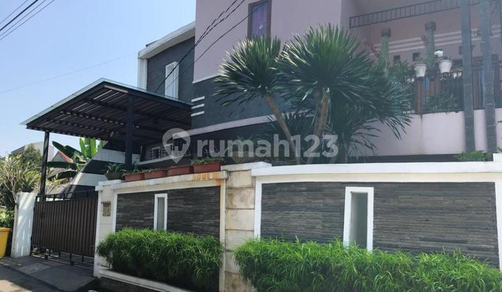 tampak depan dijual rumah bagus shm full