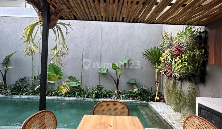 Hot Sale Rumah Full Furnish Ada Swimming Pool Siap Huni Dengan Aman Dan Nyaman di Kota Baru Parahyangan 1