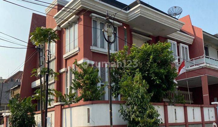 Rumah Mewah Minimalis Hoek Lengkap Perabotan Di Green Ville 1