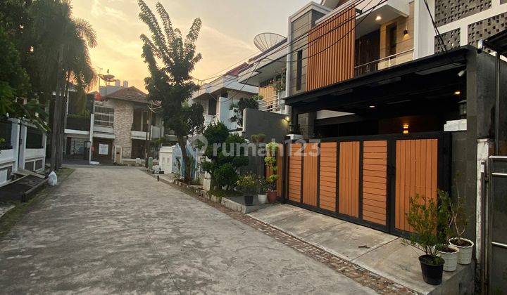 Dijual Rumah Tua Green Garden Luas 200 M2 Row Jalan Lebar 1