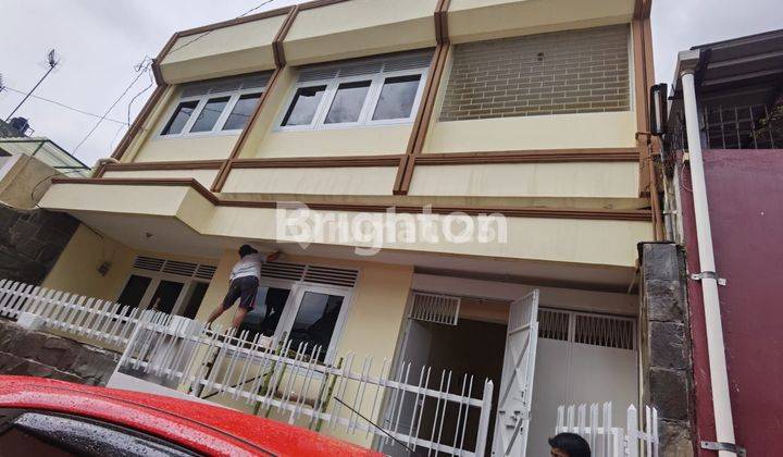 RUMAH 3 LANTAI SIAP HUNI TENGAH KOTA SOLO DEKAT HOTEL NOVOTEL DAN MALL 1