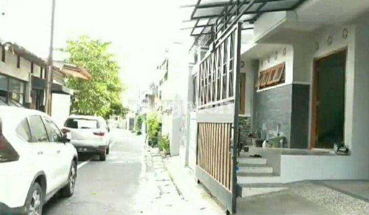 RUMAH SIAP HUNI 2 LANTAI DI TENGAH KOTA SOLO BELAKANG SOLO GRAND MALL 2