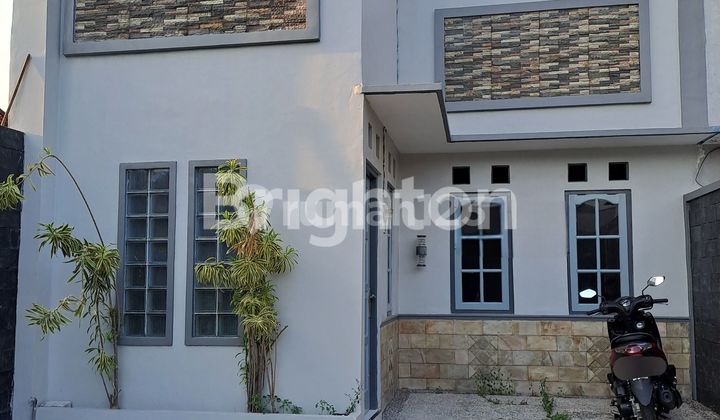 RUMAH SIAP HUNI SEPERTI BARU 100 METER KE JALAN JAYAWIJAYA 1