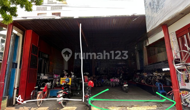 Ready-to-Use Strategic Shop House on Sukowati Main Road, Sragen 2