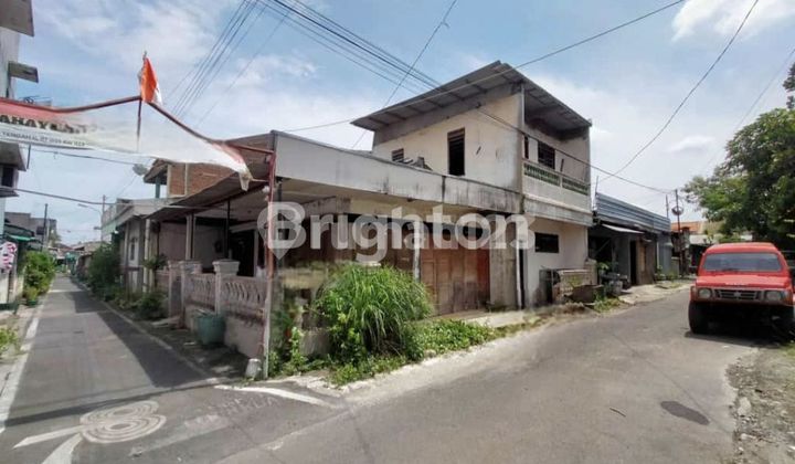 HOUSE SUITABLE FOR BUSINESS OR BOARDING IN THE MOJOSONGO SUBDIVISION AREA, SOLO