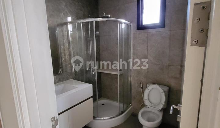 Beautiful Modern Design House in Alam Sutera 3 Floors Fully Furnished 2