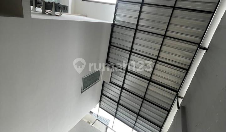 Semi-Furnished House in Vivacia Eminent BSD – In Front of the Park Semi-Furnished House in Vivacia Eminent BSD – In Front of the Park