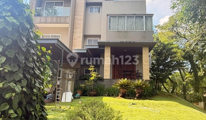 Rumah Mewah Di Lingkungan Asri Delatinos Bsd