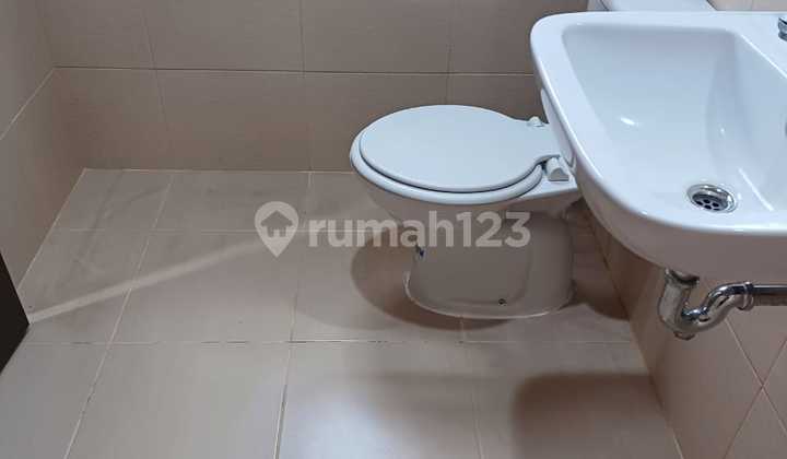 A beautiful modern house in BSD Alegria, 2 floors, neat and ready to live in. 2