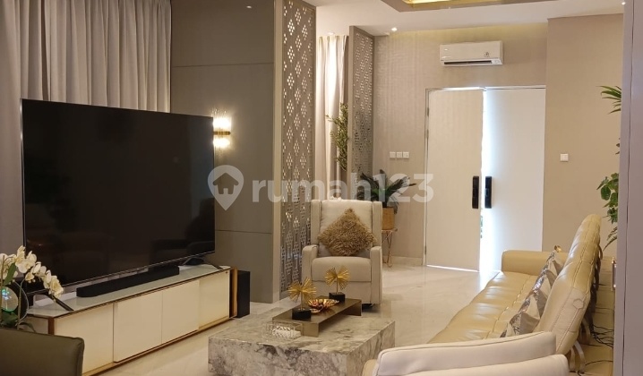 Rumah Mewah dengan Lt Marmer di Pasadena Gading Serpong