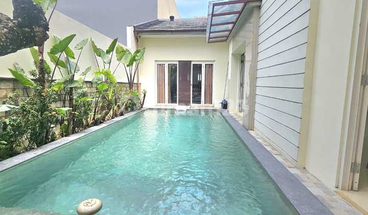 RUMAH MEWAH DI ALAM SUTERA 2 LANTAI SEMI FURNISH CANTIK SIAP HUNI