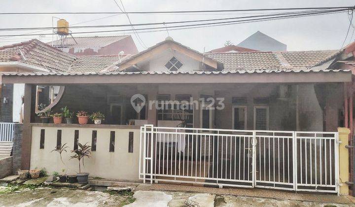 Rumah di Villa Pamulang SHM Hadap Timur 1