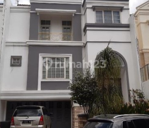 For Sale House in PIK, Land Size 8x20m², 3.5 Floors in North Jakarta 1