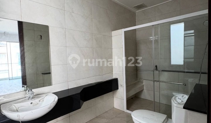 Dijual Rumah PIK GOLFISLAND uk 6x12,5 m2 , 3lt Rapi at Jakarta Utara 2