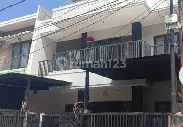 For Rent Kelapa Gading House 162m² in North Jakarta For Rent Kelapa Gading House 162m² in North Jakarta