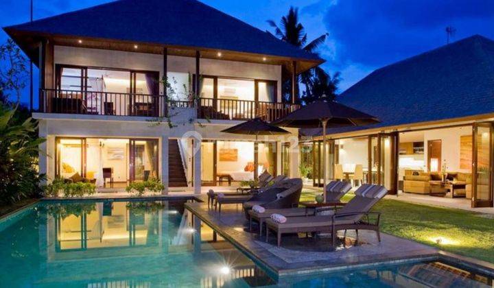 TOP URGENT DI JUAL VILLA JALAN KAKI KE PANTAI LOKASI BATU BELIG SEMINYAK KUTA BADUNG
 1