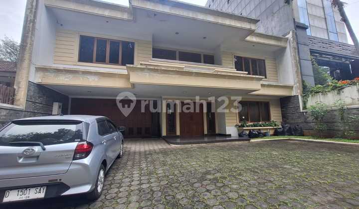 Rumah Mewah 2 Lantai Terawat di Mainroad Sukajadi Bandung