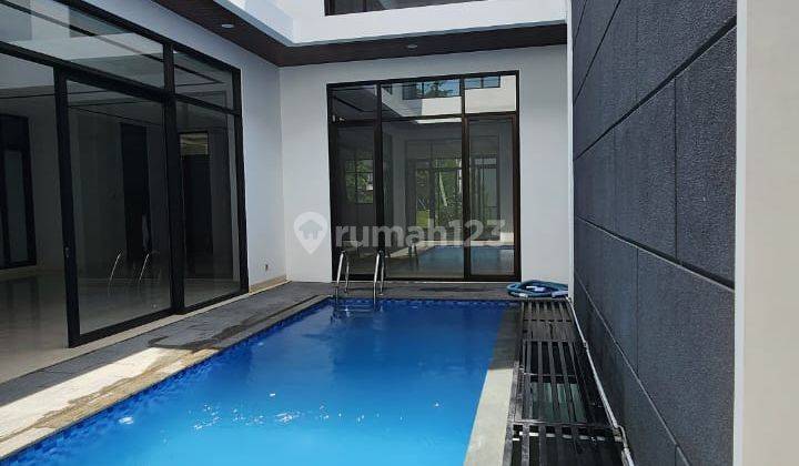 Rumah Mewah Ada Pool di Kota Baru Parahyangan 2