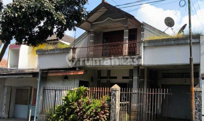 Rumah Lama Luas Butuh Full Renov di Jalan Babakan Cimahi