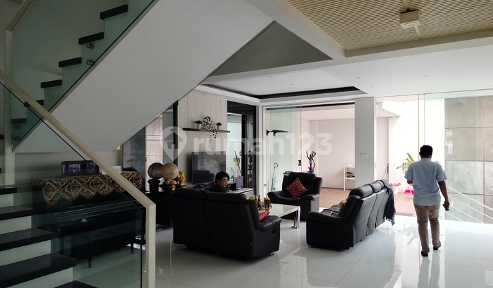 Rumah 2 Lanti Megah Lokasi Premium di Mekarwangi 1