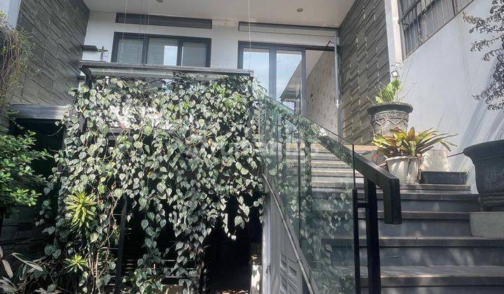 Rumah Modern Minimalis Keren di Taman Mekar Utama 2