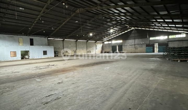 Ready-to-Use Strategic Warehouse on Mainroad Leuwigajah Bandung