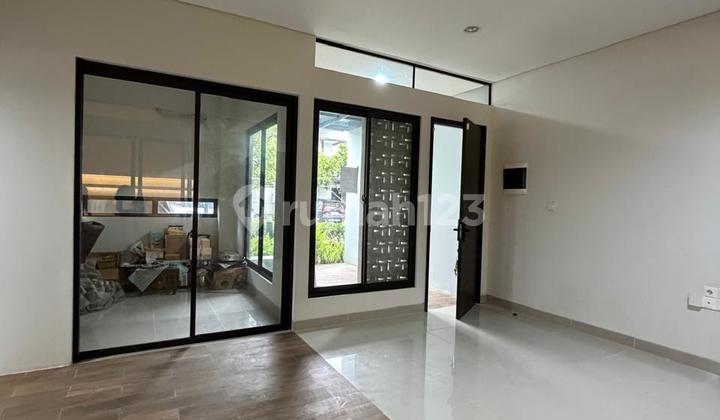 Rumah Bagus Siap Huni di Flora Summarecon Bandung Rumah Bagus Siap Huni di Flora Summarecon Bandung