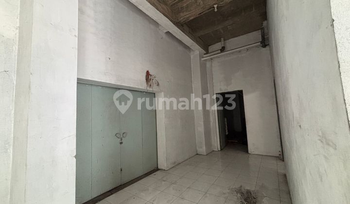 Strategic Warehouse, Office, and Boarding House on Soekarno Hatta Wing