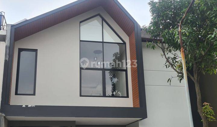 Rumah Modern Minimalis di Singgasana Pradana 1