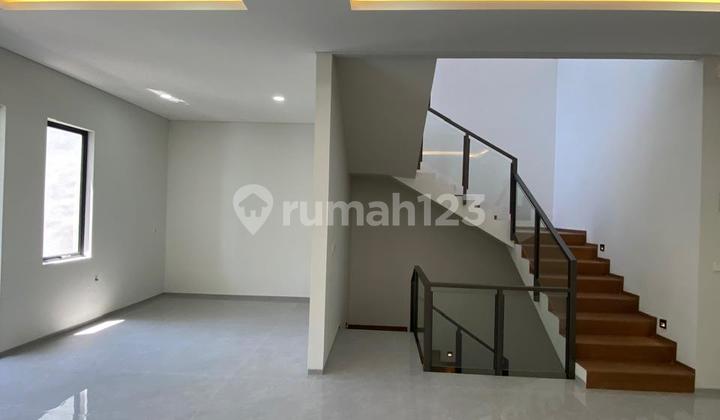 Rumah Cantik Dengan Kolam Renang di Setraduta Bandung 1