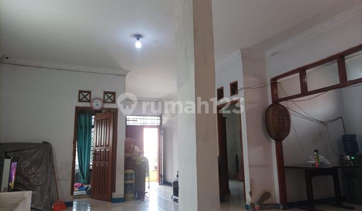 Rumah 3 Lantai Pinggir Jalan di Jalan Caringin Bandung