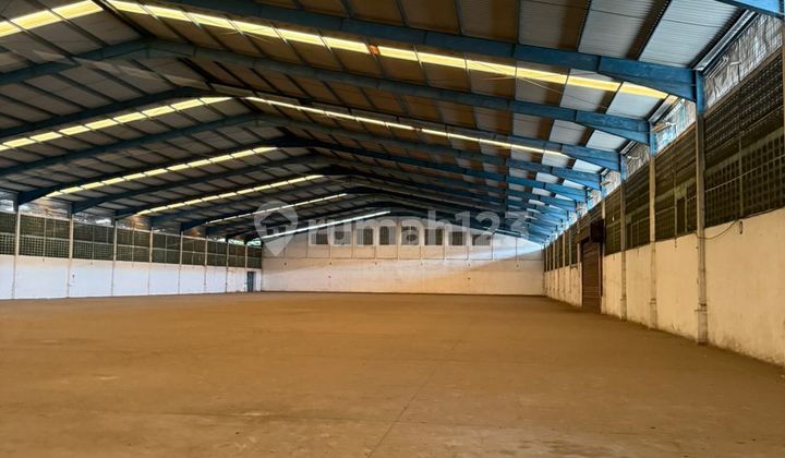 Strategic Clean and Cheap Warehouse Near Toll at Syp Moh Toha Bandung