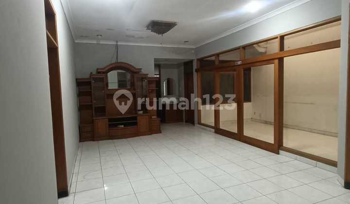 Comfortable Ready-to-Occupy House at Singgasana Pradana Bandung 2