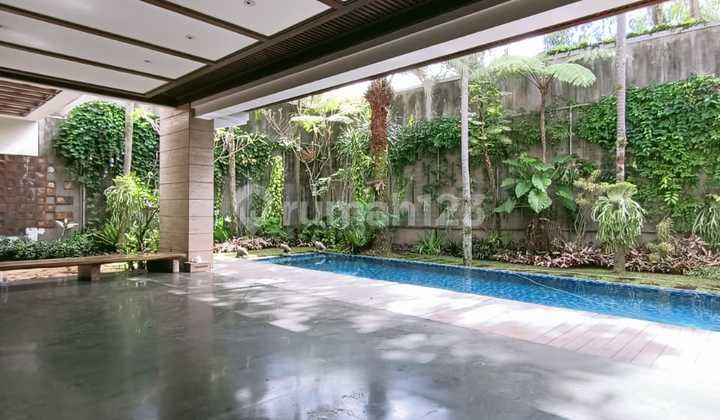 Rumah Mewah 2 Lantai dengan Kolam Renang Area Dago 2