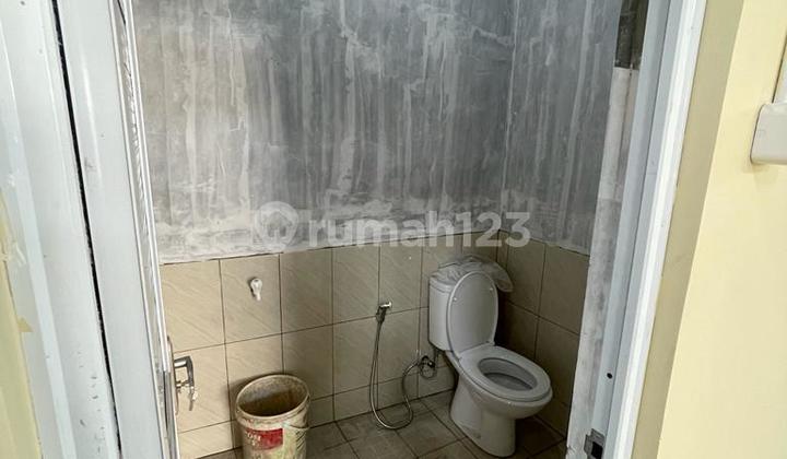 Strategic Warehouse Access Fuso Near Toll Road at Moh Toha Bandung