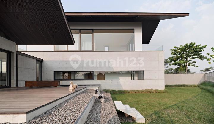 Rumah Lux Siap Huni View Danau di Kota Baru Parahyangan 2