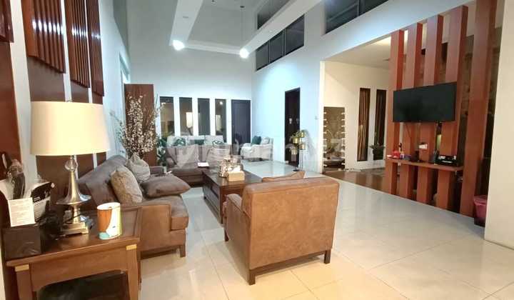 Rumah Cantik Siap Huni di Singgasana Pradana Bandung Rumah Cantik Siap Huni di Singgasana Pradana Bandung