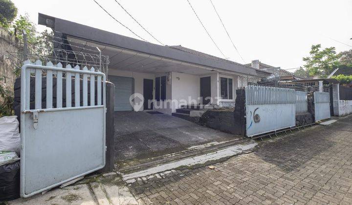 Rumah Lama Luas Nyaman Terawat di Jalan Lembah Sukaresmi Bandung 1