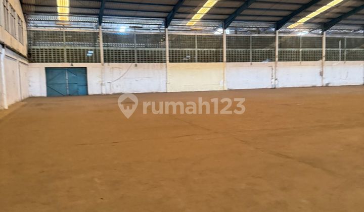 Strategic Clean and Cheap Warehouse Near Toll at Syp Moh Toha Bandung
