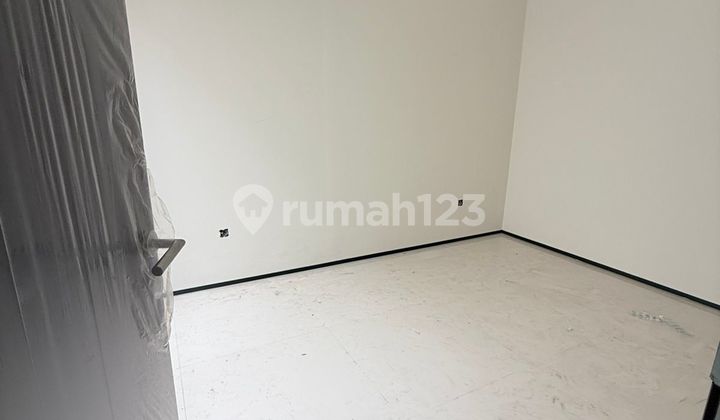 Rumah Baru Modern Tropical Siap Huni di Setraduta 2