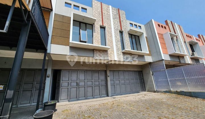 "2-Story Strategic Shophouse Ready to Use in Caringin, Bandung"