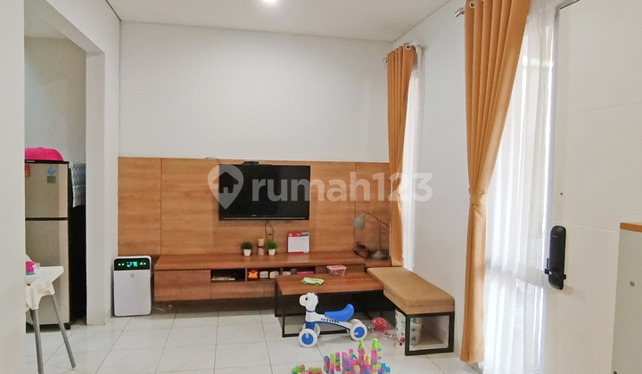 Beautiful House in Malibu Village, Strategic and Comfortable Location.