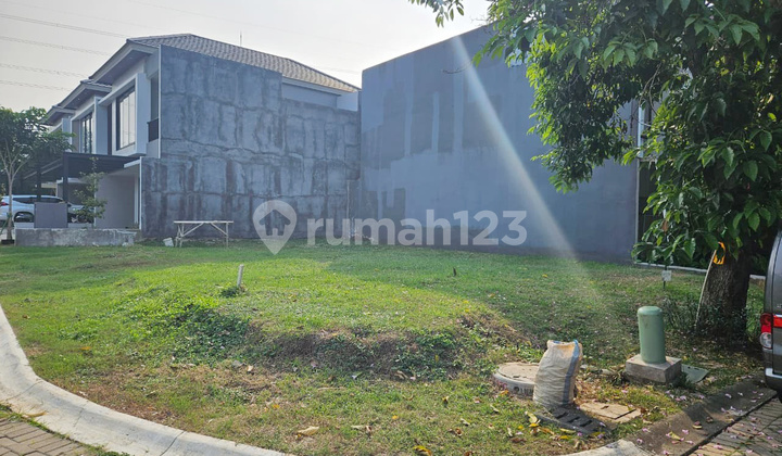 Lot with hook position in Kebayoran Village Cluster, Bintaro
