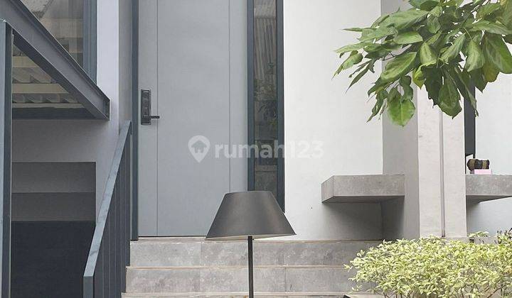 Rumah 3 Lantai Bagus Semi Furnished di Greenwich Park, Tangerang 2