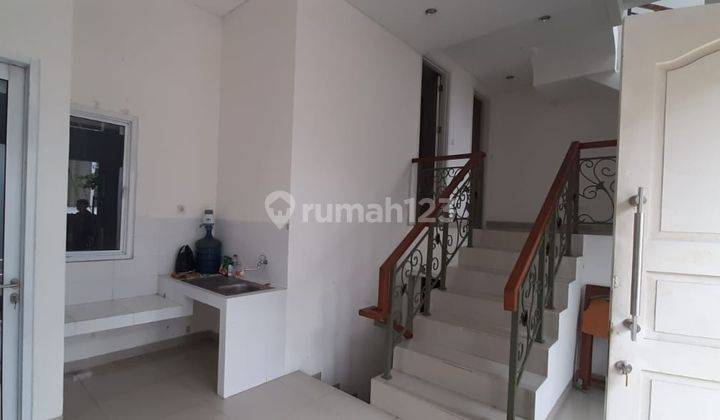 Rumah Hoek Bagus 2 Lantai di Karelia, Tangerang 2