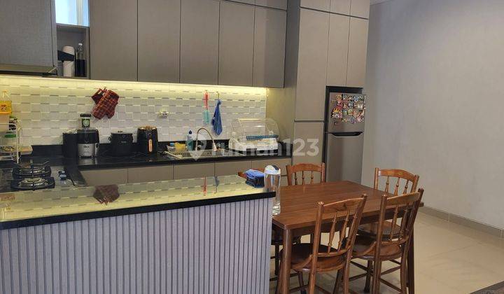 Rumah Bagus Semi Furnished di Alma Montana Village, Tangerang 2