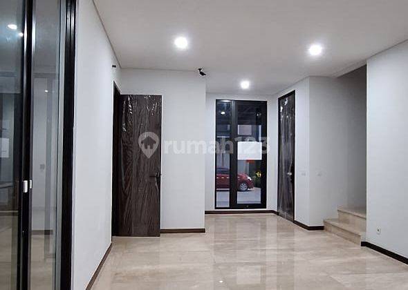 Rumah 3 Lantai Baru Semi Furnished di Kiyomi Zora, Tangerang 2