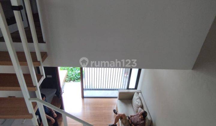 Rumah 2 Lantai Bagus Semi Furnished di Fleekhauz, Tangerang 2